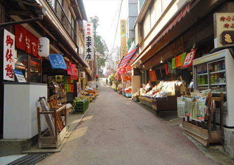 神社門前商店街